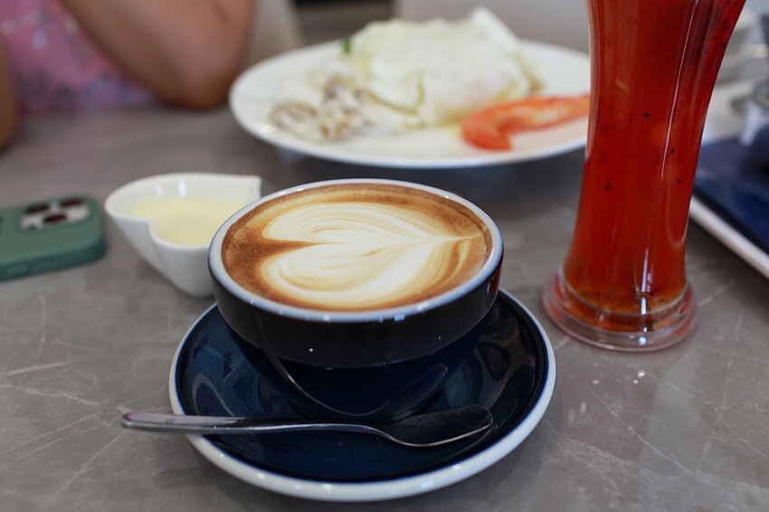 屏東縣枋寮鄉吃。屏東縣｜枋寮鄉。「愛琴海岸海景精品民宿-枋寮店」新店報報!!!!!枋寮漁港超質感民宿，俯瞰枋寮漁港享用