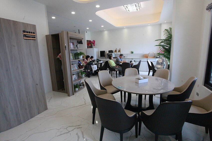 屏東縣枋寮鄉吃。屏東縣｜枋寮鄉。「愛琴海岸海景精品民宿-枋寮店」新店報報!!!!!枋寮漁港超質感民宿，俯瞰枋寮漁港享用