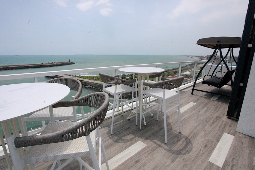 屏東縣枋寮鄉吃。屏東縣｜枋寮鄉。「愛琴海岸海景精品民宿-枋寮店」新店報報!!!!!枋寮漁港超質感民宿，俯瞰枋寮漁港享用