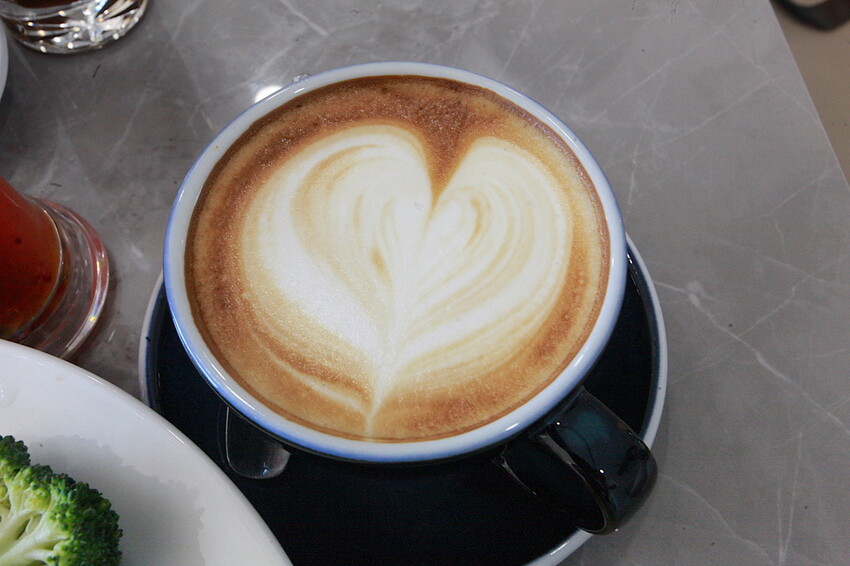 屏東縣枋寮鄉吃。屏東縣｜枋寮鄉。「愛琴海岸海景精品民宿-枋寮店」新店報報!!!!!枋寮漁港超質感民宿，俯瞰枋寮漁港享用