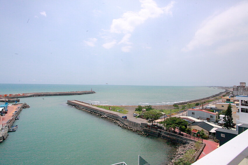 屏東縣枋寮鄉吃。屏東縣｜枋寮鄉。「愛琴海岸海景精品民宿-枋寮店」新店報報!!!!!枋寮漁港超質感民宿，俯瞰枋寮漁港享用