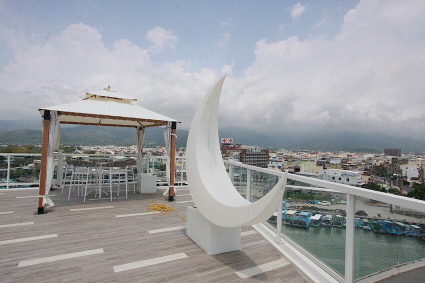 屏東縣枋寮鄉吃。屏東縣｜枋寮鄉。「愛琴海岸海景精品民宿-枋寮店」新店報報!!!!!枋寮漁港超質感民宿，俯瞰枋寮漁港享用