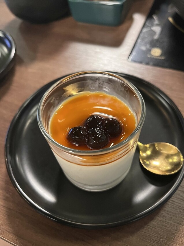 桃園市桃園區【桃園鍋物】桃園火車站火鍋【金蒔鍋物桃園站前店】空間超大冷氣超涼超適合聚餐，海鮮拼盤好霸氣，來金蒔度