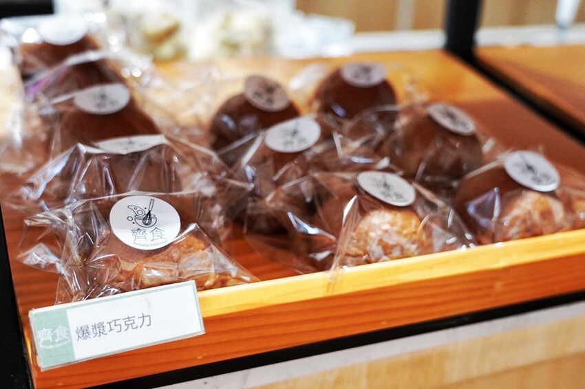 桃園藏很深法式蛋黃酥！咖啡拿鐵蛋黃酥才214大卡！還有手作麵包25元～