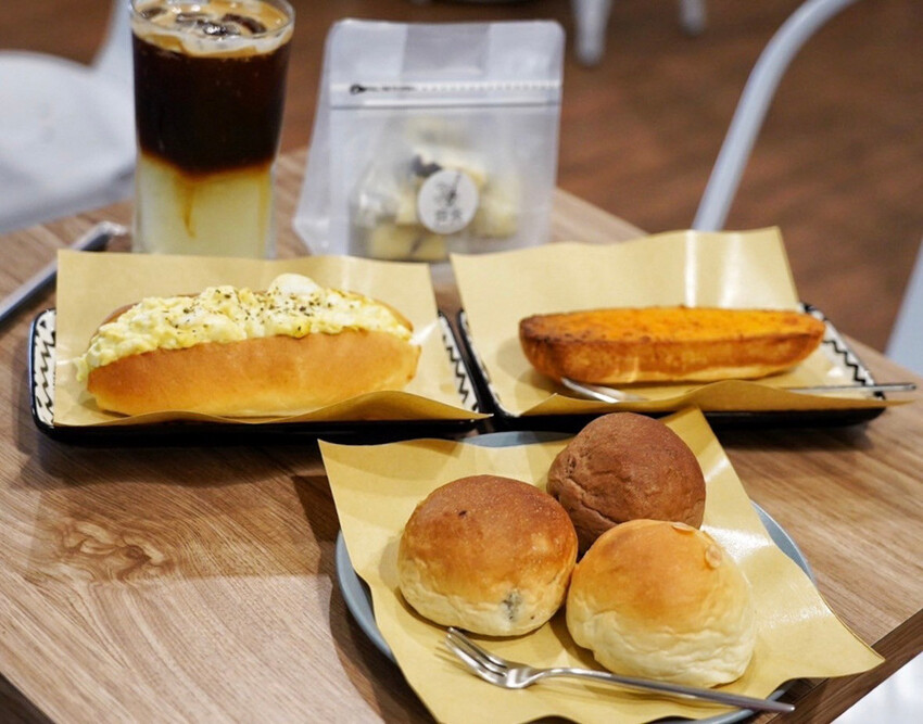 桃園藏很深法式蛋黃酥！咖啡拿鐵蛋黃酥才214大卡！還有手作麵包25元～