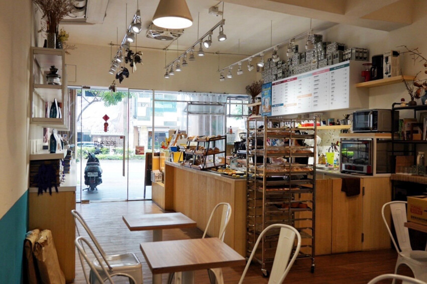 桃園藏很深法式蛋黃酥！咖啡拿鐵蛋黃酥才214大卡！還有手作麵包25元～