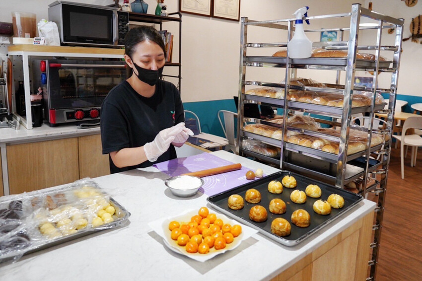 桃園藏很深法式蛋黃酥！咖啡拿鐵蛋黃酥才214大卡！還有手作麵包25元～