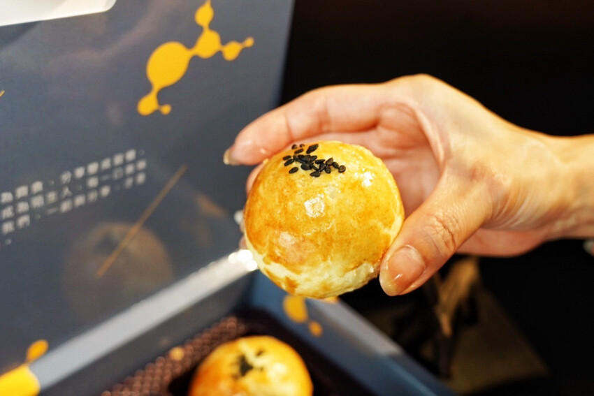 桃園藏很深法式蛋黃酥！咖啡拿鐵蛋黃酥才214大卡！還有手作麵包25元～