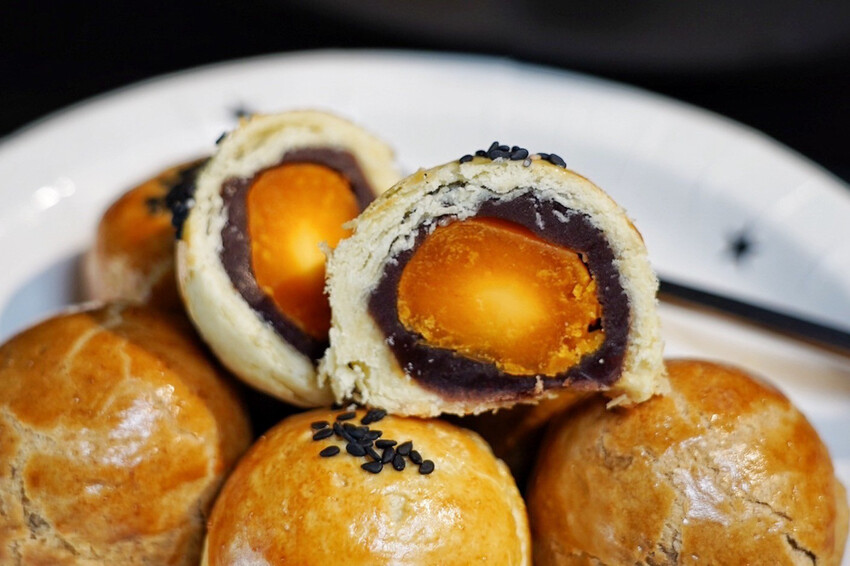 桃園藏很深法式蛋黃酥！咖啡拿鐵蛋黃酥才214大卡！還有手作麵包25元～