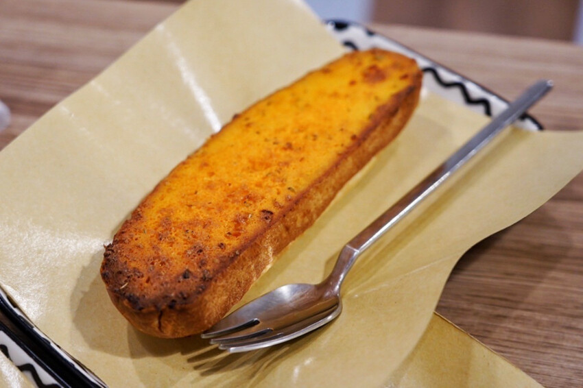 桃園藏很深法式蛋黃酥！咖啡拿鐵蛋黃酥才214大卡！還有手作麵包25元～