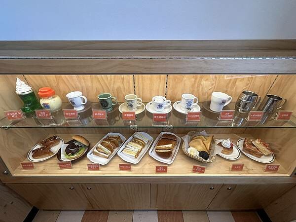 台南市東區【台南東區】客美多咖啡 - 台南平實公園店～森林系的客美多咖啡，有童話故事書的氛圍！