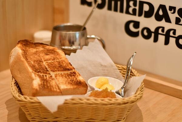 台南市東區【台南東區】客美多咖啡 - 台南平實公園店～森林系的客美多咖啡，有童話故事書的氛圍！