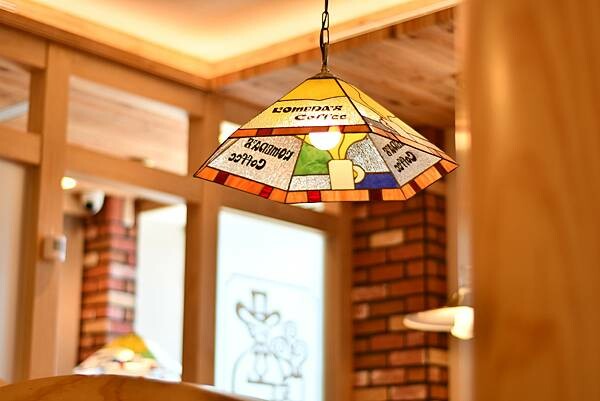 台南市東區【台南東區】客美多咖啡 - 台南平實公園店～森林系的客美多咖啡，有童話故事書的氛圍！