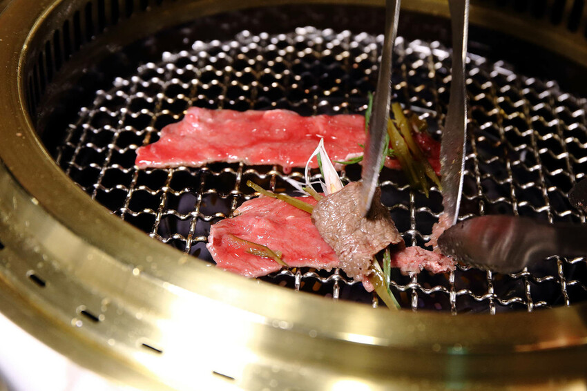 終於來台北了！台中人氣燒肉「老井」插旗信義區，30公分厚切牛