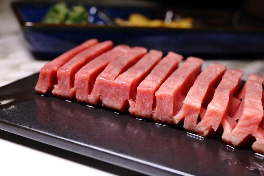 終於來台北了！台中人氣燒肉「老井」插旗信義區，30公分厚切牛