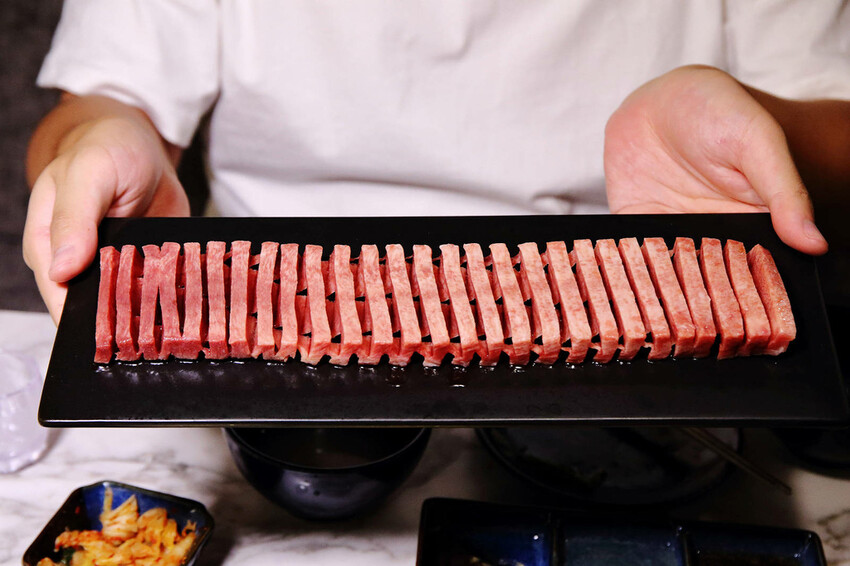 終於來台北了！台中人氣燒肉「老井」插旗信義區，30公分厚切牛