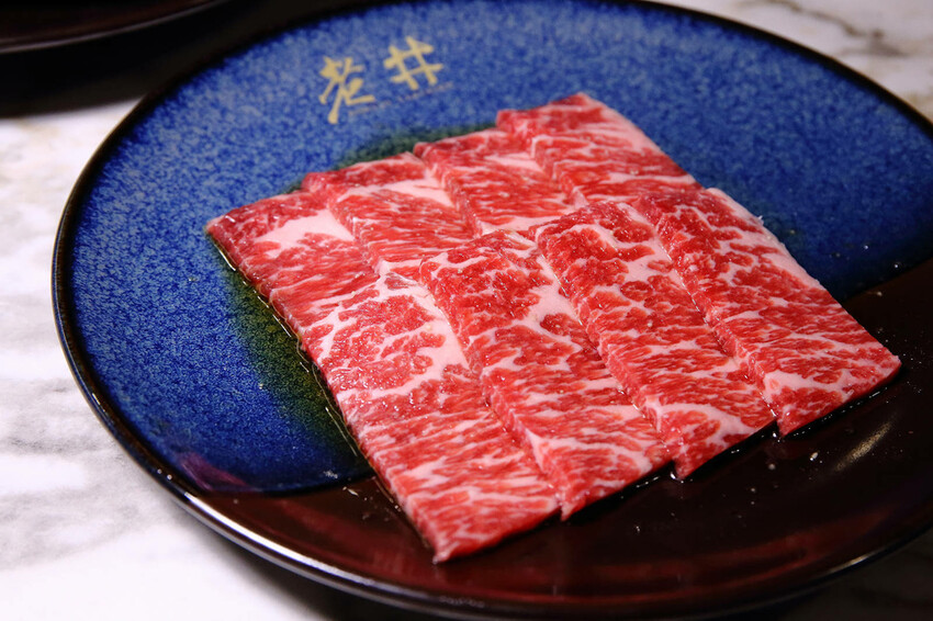 終於來台北了！台中人氣燒肉「老井」插旗信義區，30公分厚切牛