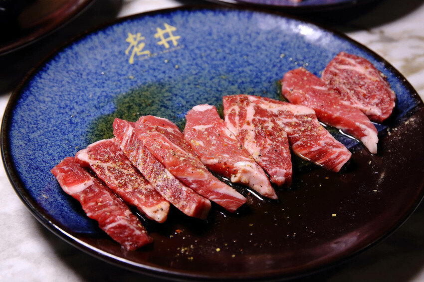 終於來台北了！台中人氣燒肉「老井」插旗信義區，30公分厚切牛