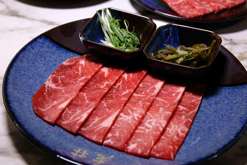 終於來台北了！台中人氣燒肉「老井」插旗信義區，30公分厚切牛