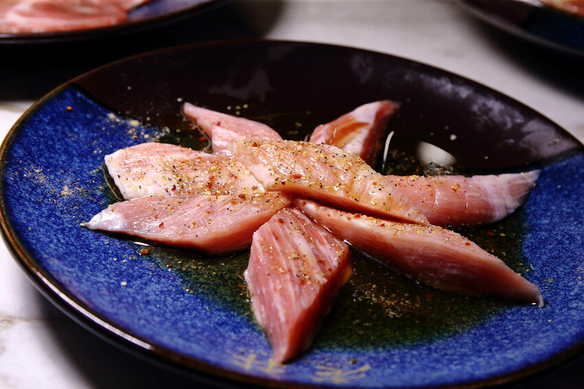 終於來台北了！台中人氣燒肉「老井」插旗信義區，30公分厚切牛