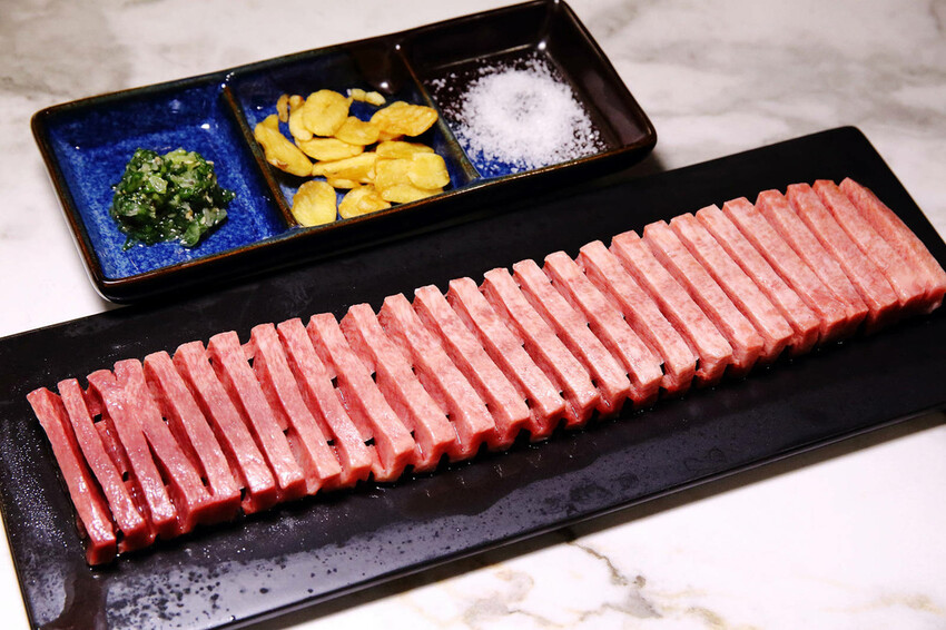 終於來台北了！台中人氣燒肉「老井」插旗信義區，30公分厚切牛