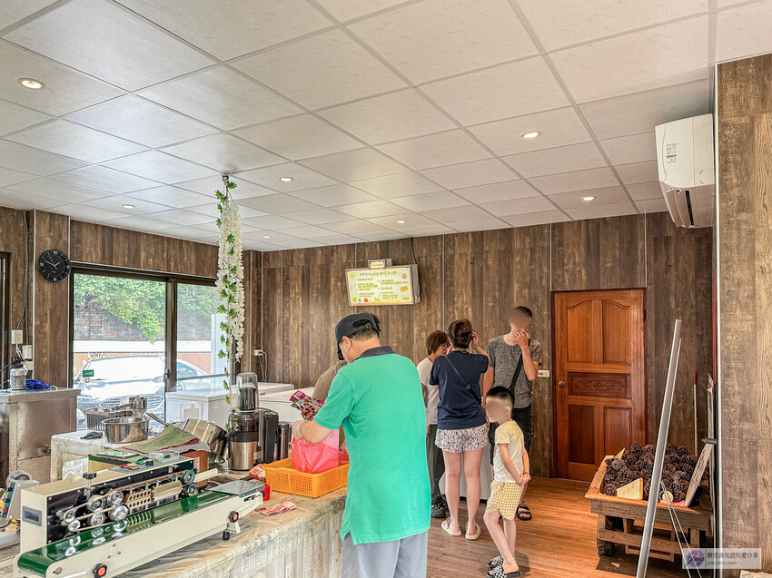 天然無添加的水果冰棒!深山裡的隱藏版美味,高達95%新鮮果泥製成,嚴選在地小農水果,這份清涼讓人一口接一口停不下來。