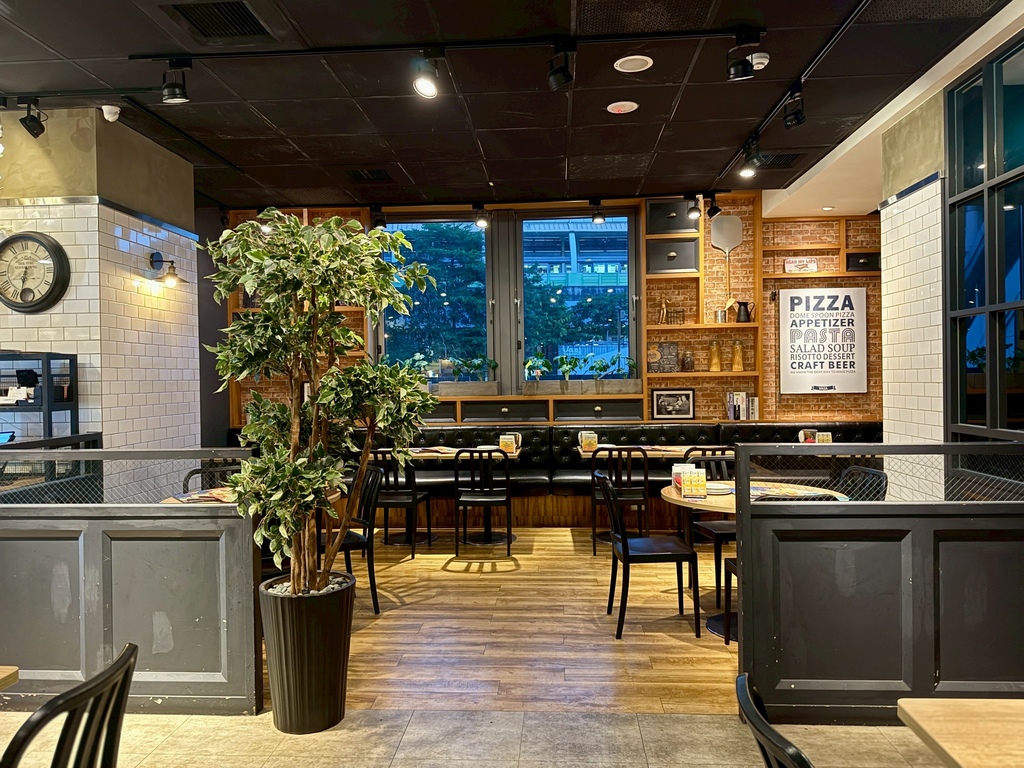 VASA 瓦薩美式餐廳 - 內科門市餐廳環境 (1).jpg