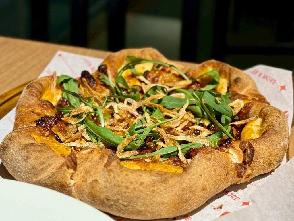 VASA 瓦薩美式餐廳 -櫻花蝦明太子比薩 (2).jpg