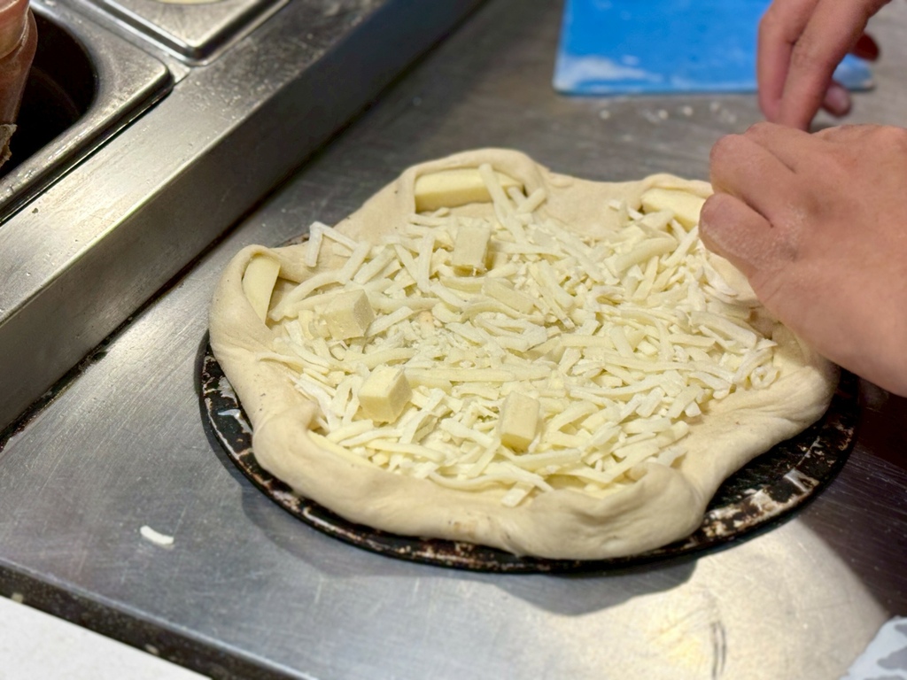 VASA 瓦薩美式餐廳 -櫻花蝦明太子比薩 (4).jpg