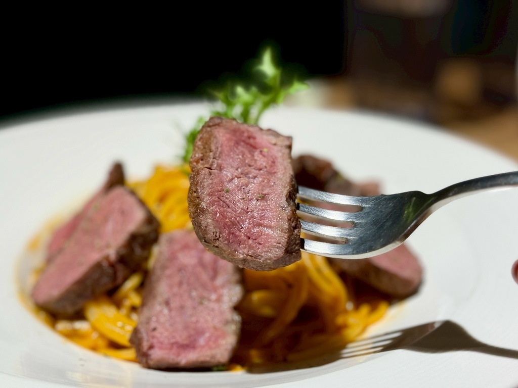 VASA 瓦薩美式餐廳 - 紐約風嫩肩牛義麵 (1).jpg