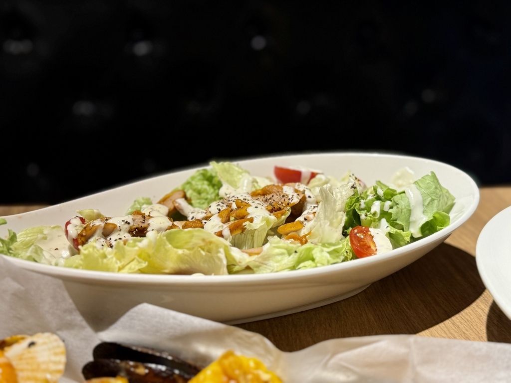 VASA 瓦薩美式餐廳 -碳烤雞腿沙拉2.jpg