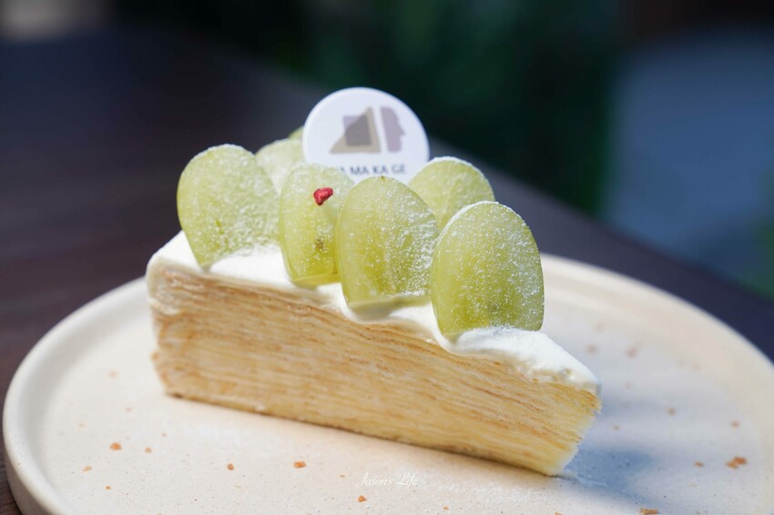 日月潭隱藏版山林透明屋咖啡廳「山影人宅」落地窗美景，搭配鹹甜美食超療癒好去處。