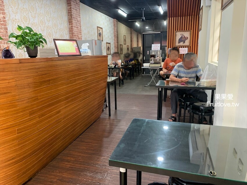 沙茶赤肉羹⟩台中大里平價早午餐、晚餐,有飯、有麵、小菜,內用有免費提供限量的酸梅湯,唯一缺點是沒有青菜的選項 @果果愛Fruitlove