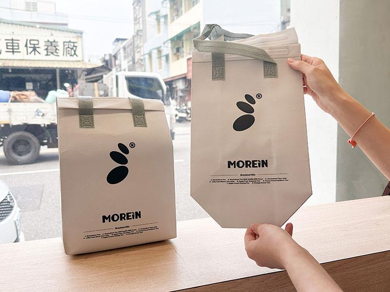 新竹飲料推薦必喝!沫飲 MOREiN黑焦粉粿拿鐵 蜜桃烏龍,創意甜點手搖杯。