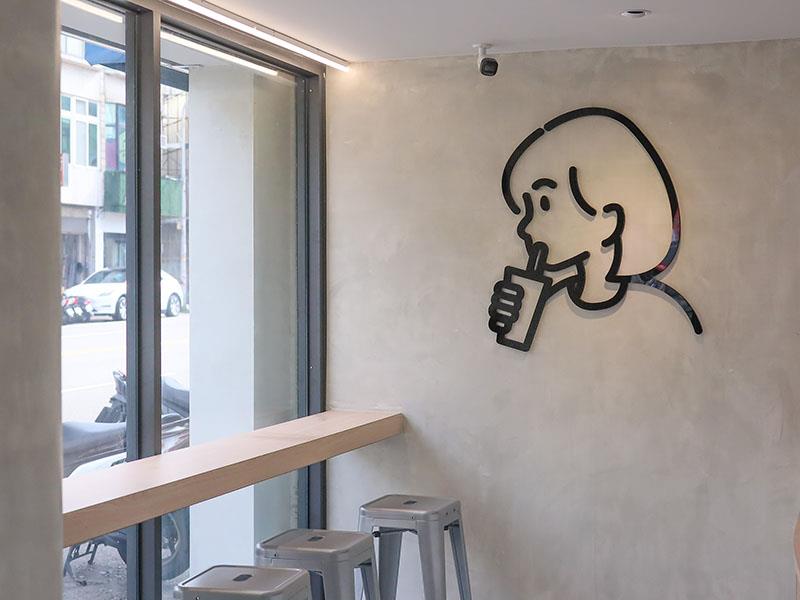 新竹飲料推薦必喝!沫飲 MOREiN黑焦粉粿拿鐵 蜜桃烏龍,創意甜點手搖杯。