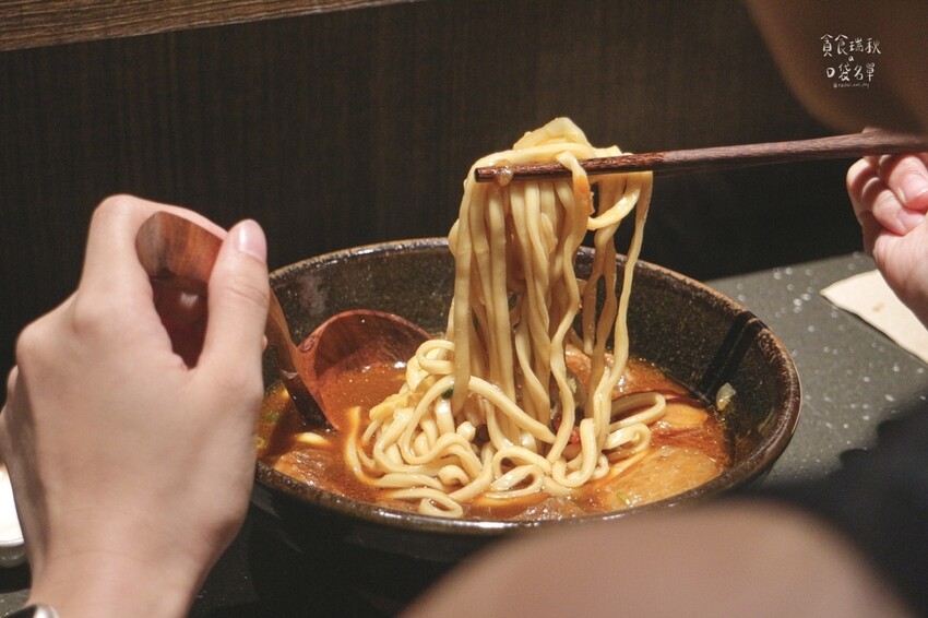 台中中區｜新開幕！全台最難預約的牛肉麵插旗台中！｜門前隱味牛