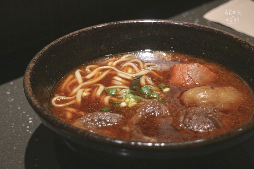 台中中區｜新開幕！全台最難預約的牛肉麵插旗台中！｜門前隱味牛