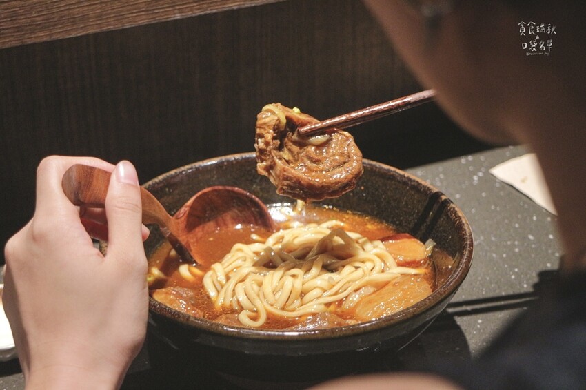 台中中區｜新開幕！全台最難預約的牛肉麵插旗台中！｜門前隱味牛