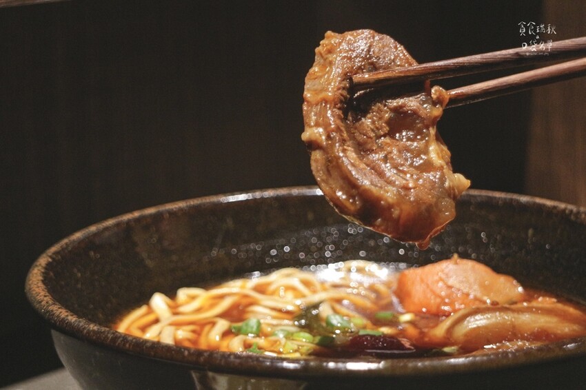 台中中區｜新開幕！全台最難預約的牛肉麵插旗台中！｜門前隱味牛