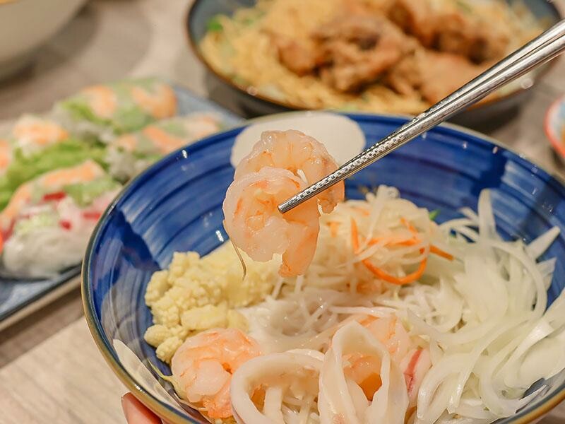 新竹巨城美食，越好吃越南料理必吃推薦，人氣爆棚。