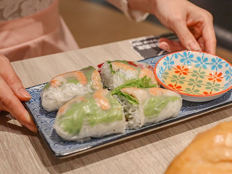 新竹巨城美食，越好吃越南料理必吃推薦，人氣爆棚。