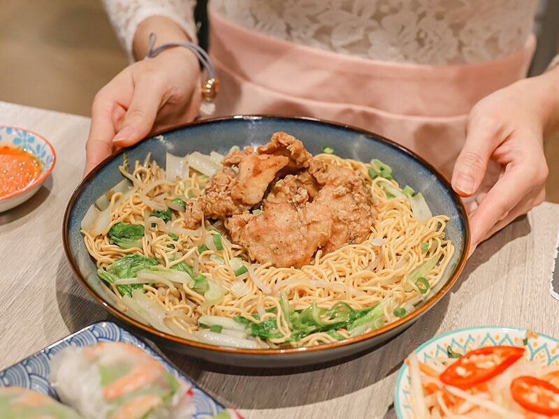 新竹巨城美食，越好吃越南料理必吃推薦，人氣爆棚。