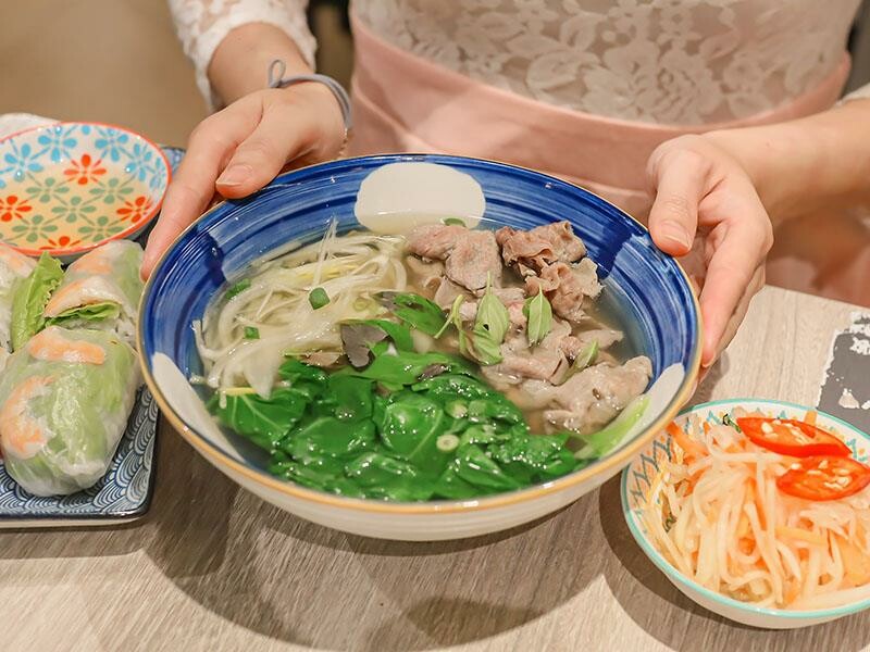 新竹巨城美食，越好吃越南料理必吃推薦，人氣爆棚。