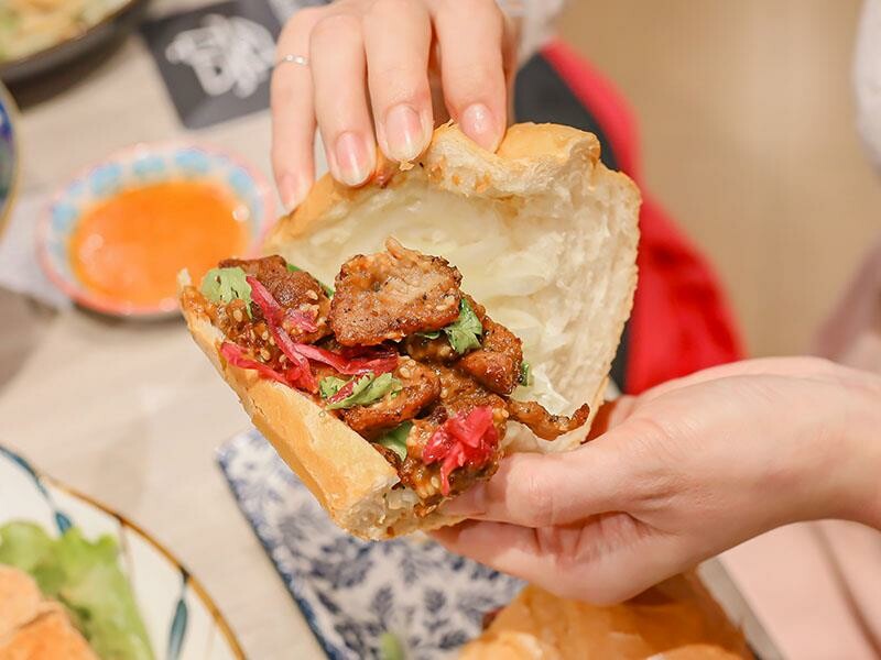 新竹巨城美食，越好吃越南料理必吃推薦，人氣爆棚。