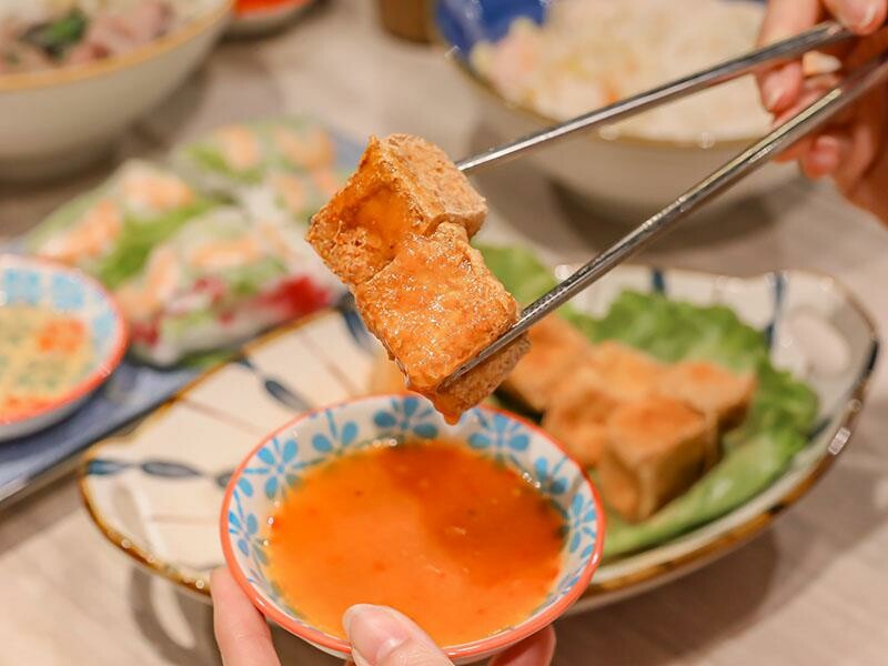 新竹巨城美食，越好吃越南料理必吃推薦，人氣爆棚。