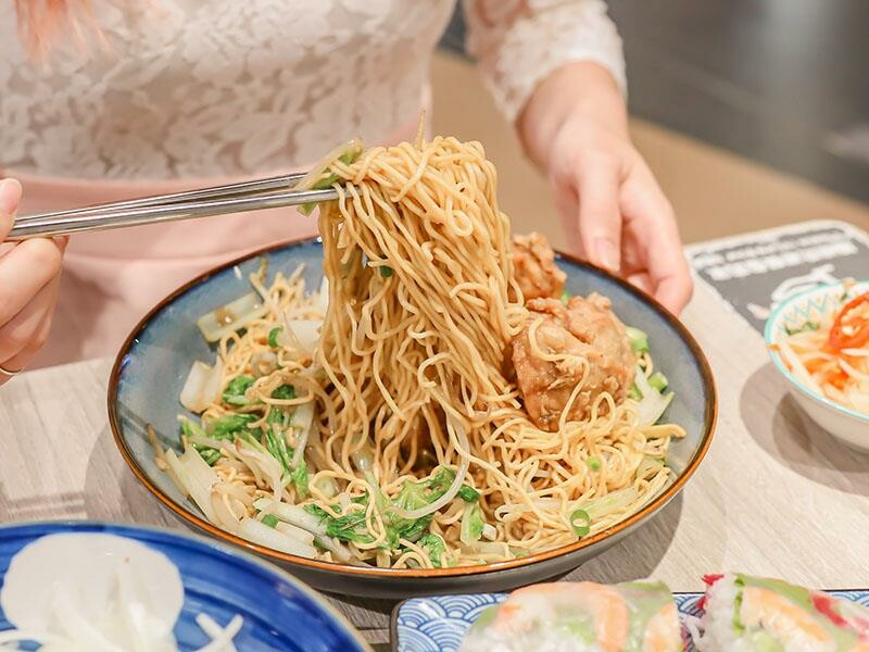 新竹巨城美食，越好吃越南料理必吃推薦，人氣爆棚。