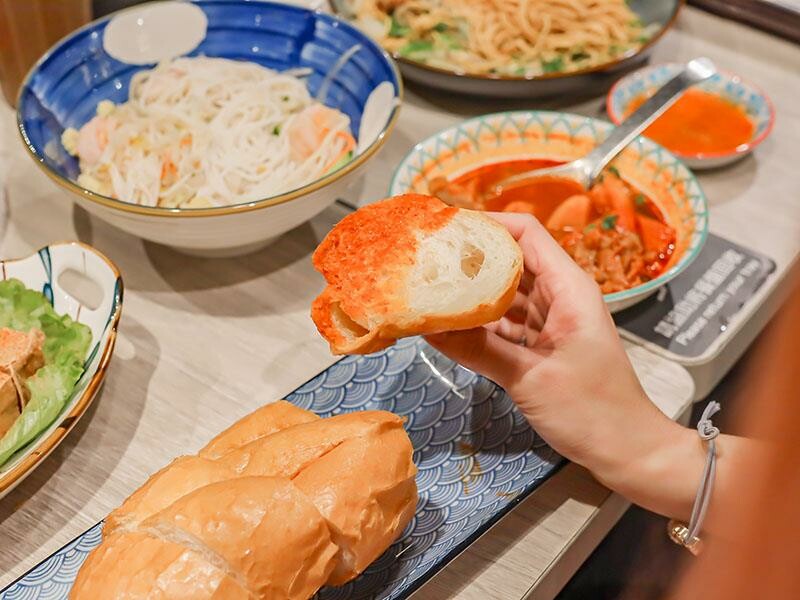 新竹巨城美食，越好吃越南料理必吃推薦，人氣爆棚。