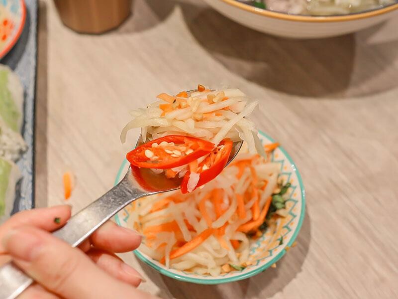 新竹巨城美食，越好吃越南料理必吃推薦，人氣爆棚。