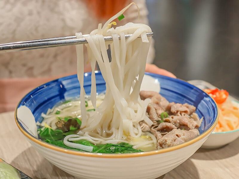 新竹巨城美食，越好吃越南料理必吃推薦，人氣爆棚。