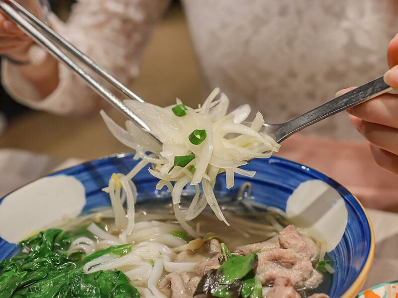 新竹巨城美食，越好吃越南料理必吃推薦，人氣爆棚。